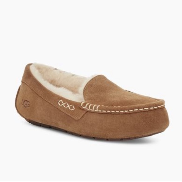 UGG Shoes - NWOB Ugg Sheepskin Slippers size 8